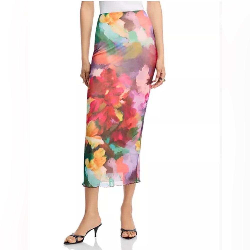 AQUA's ‘70s Sophistication features expressive prints for the boho maximalist